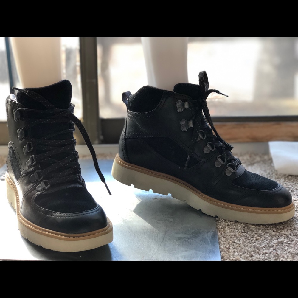 Timberland woman’s size 8 kenniston lace up boots.